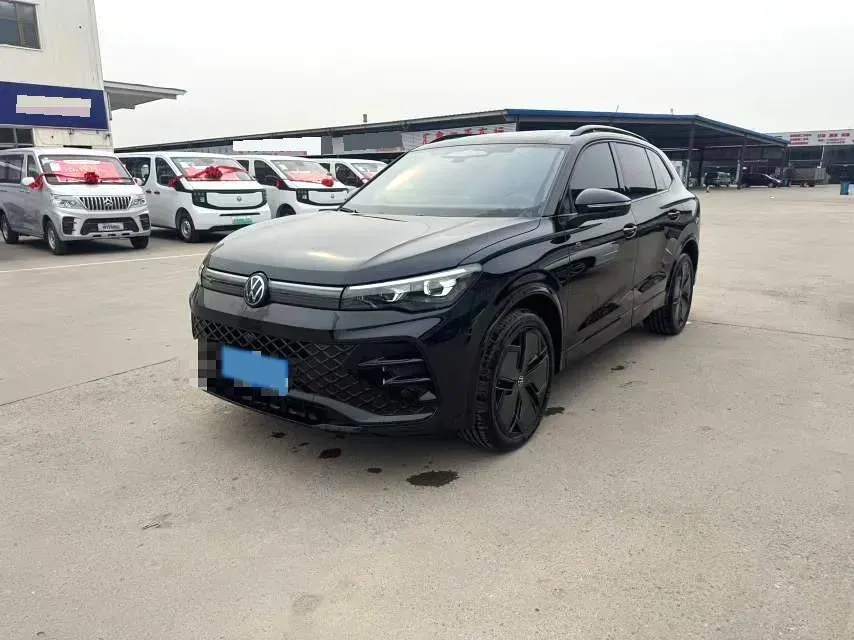 2024 Volkswagen Tiguan L 2.0T 220HP L4 7DCT,autocango,china used car exporter,china ev exporter,chinese used car exporter,chinese used ev exporter