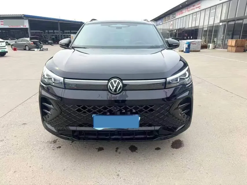 2024 Volkswagen Tiguan L 2.0T 220HP L4 7DCT,autocango,china used car exporter,china ev exporter,chinese used car exporter,chinese used ev exporter
