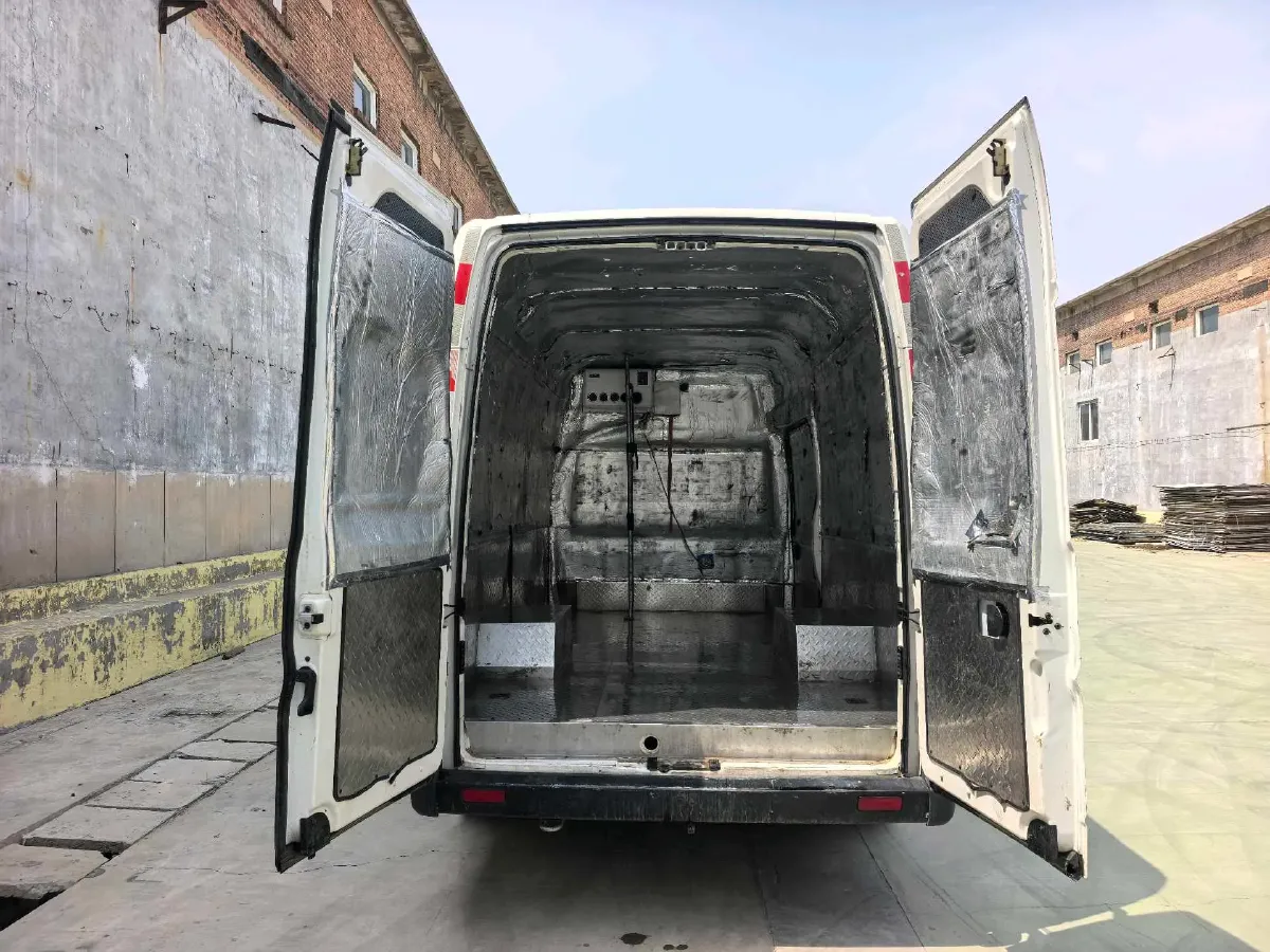 2023 Ford Transit 2.0T 220HP L4 5MT,autocango,china used car exporter,china ev exporter,chinese used car exporter,chinese used ev exporter