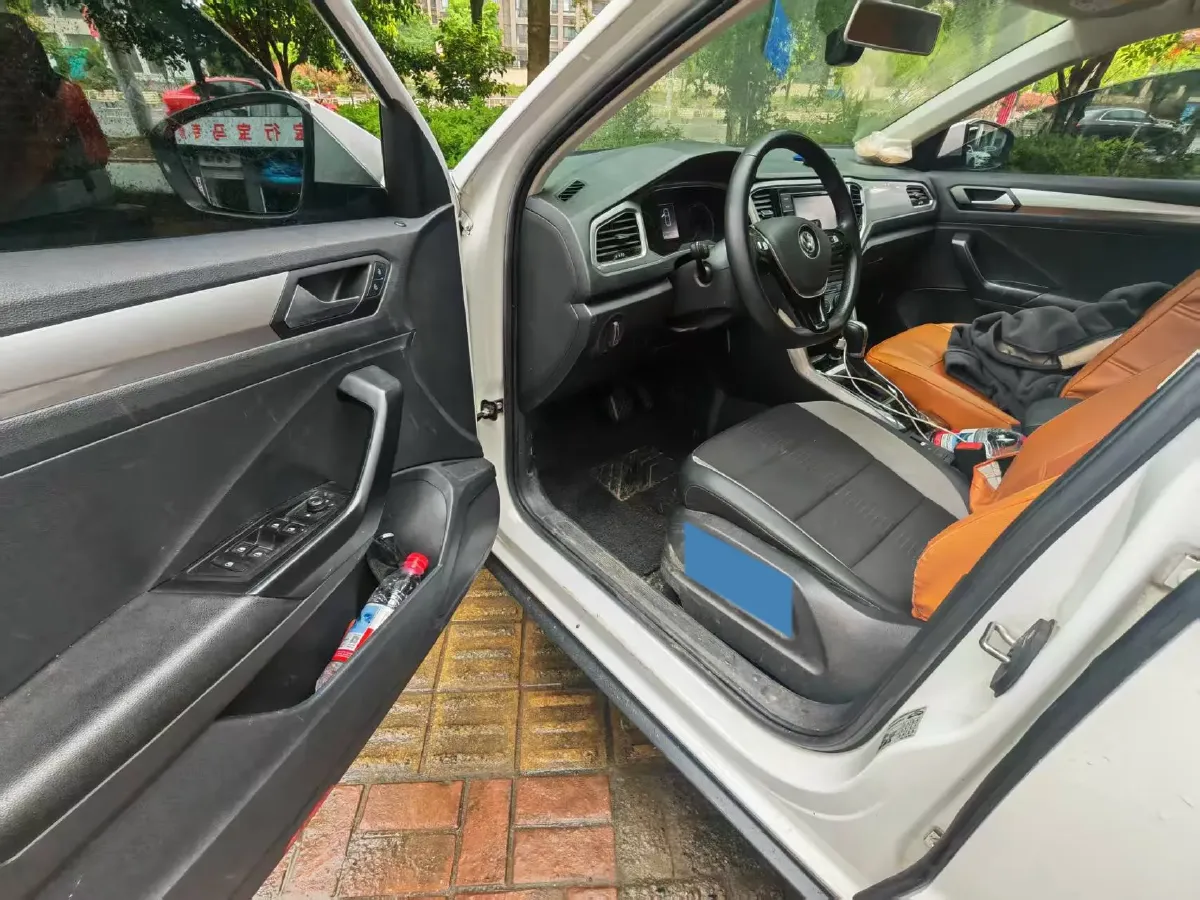 2020 Volkswagen T-Roc 1.4T 131HP L4 7DCT,autocango,china used car exporter,china ev exporter,chinese used car exporter,chinese used ev exporter