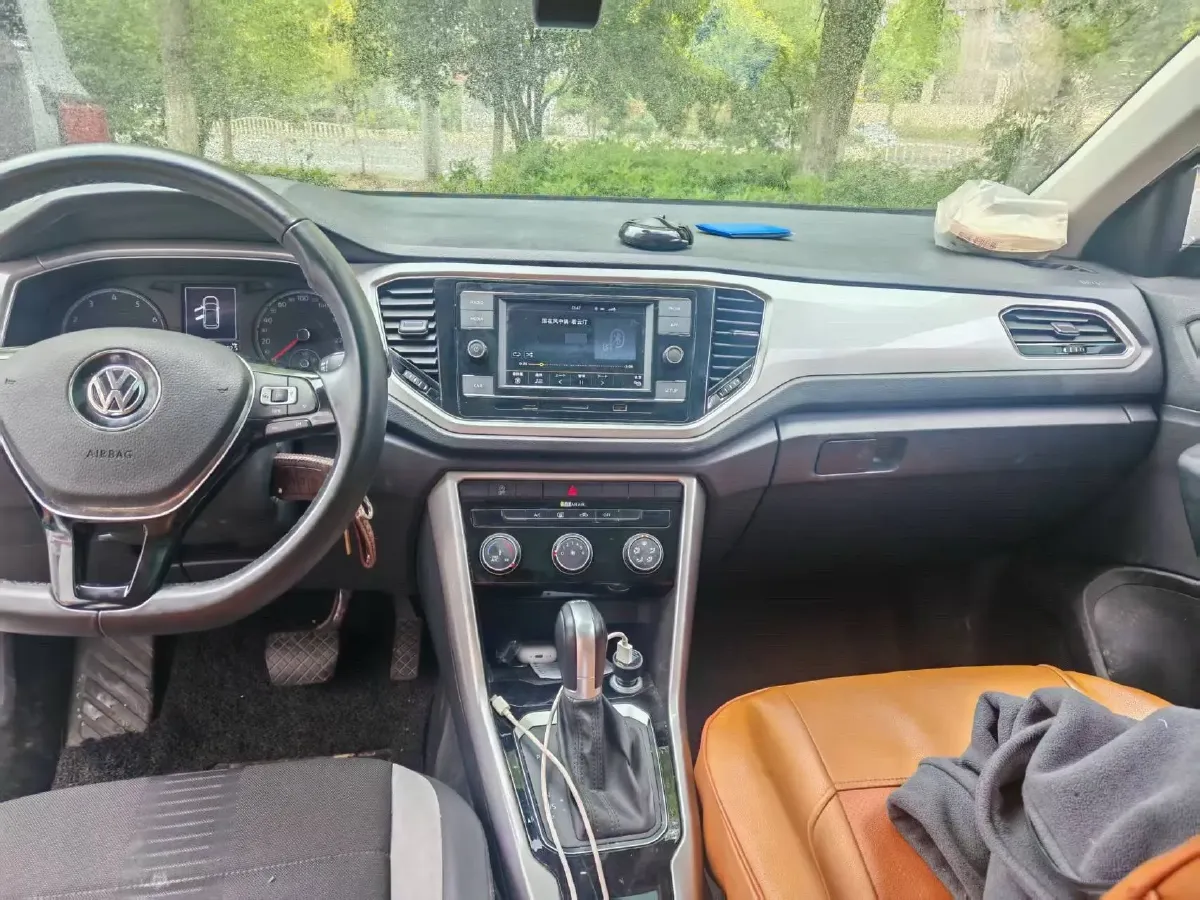 2020 Volkswagen T-Roc 1.4T 131HP L4 7DCT,autocango,china used car exporter,china ev exporter,chinese used car exporter,chinese used ev exporter