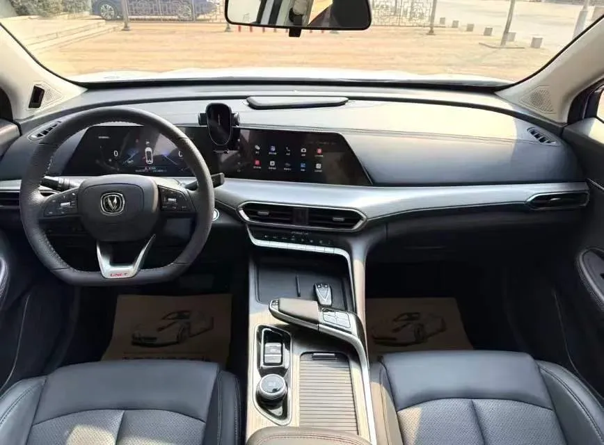 2020 ChangAn UNI-T 1.5T 180HP L4 7DCT,autocango,china used car exporter,china ev exporter,chinese used car exporter,chinese used ev exporter