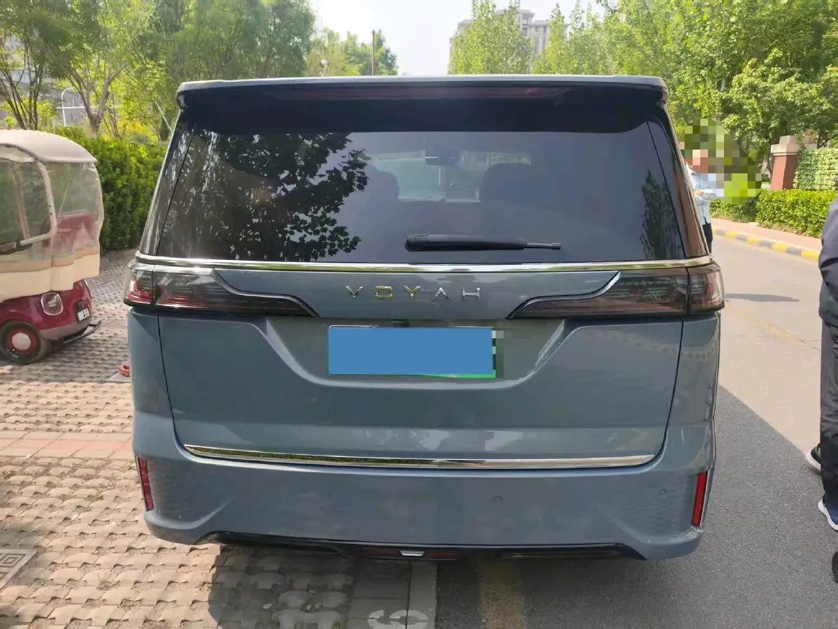 2022 Voyah Dream 1.5T 136HP L4 PHEV 25.57KWH,autocango,china used car exporter,china ev exporter,chinese used car exporter,chinese used ev exporter