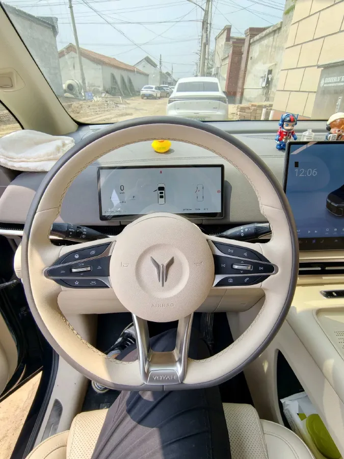 2025 Voyah Dream BEV 108.7KWH,autocango,china used car exporter,china ev exporter,chinese used car exporter,chinese used ev exporter