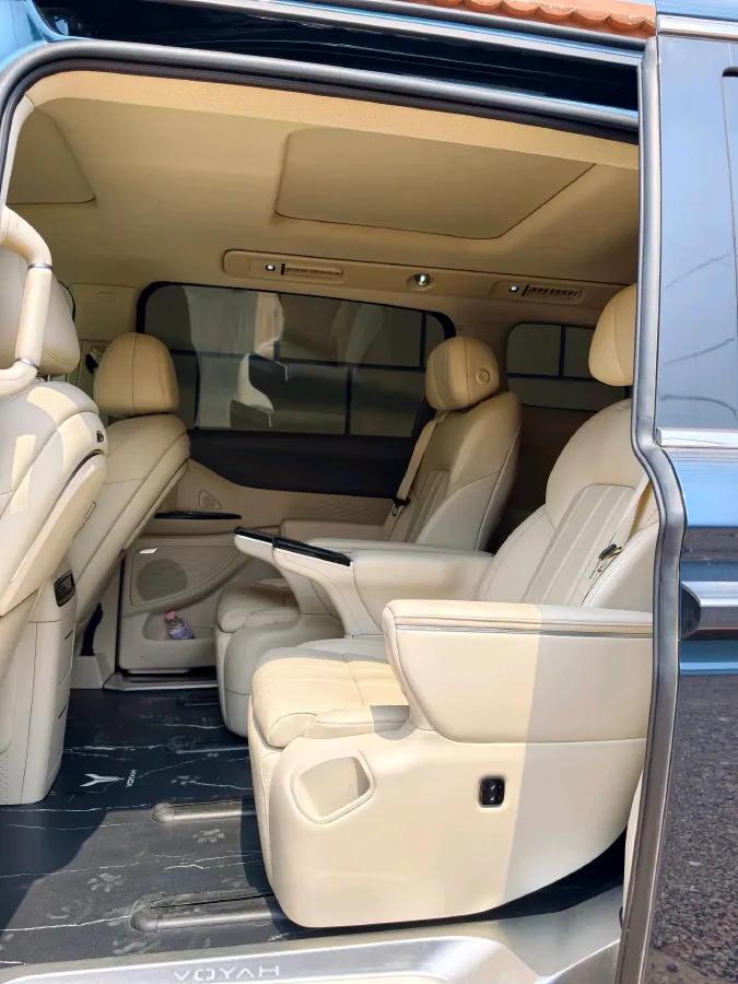 2025 Voyah Dream BEV 108.7KWH,autocango,china used car exporter,china ev exporter,chinese used car exporter,chinese used ev exporter