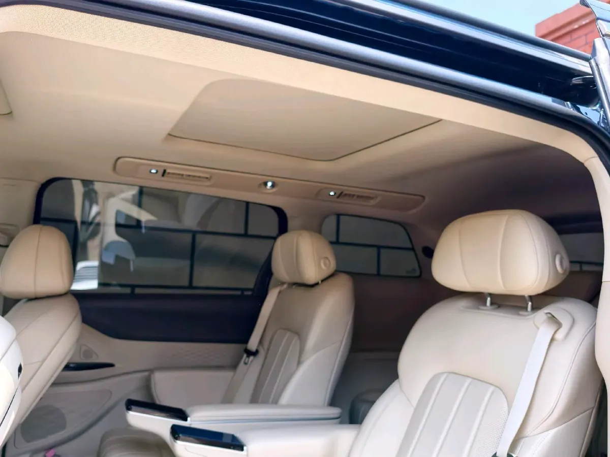 2025 Voyah Dream BEV 108.7KWH,autocango,china used car exporter,china ev exporter,chinese used car exporter,chinese used ev exporter