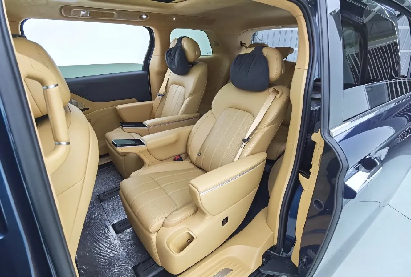 2025 Voyah Dream BEV 108.7KWH,autocango,china used car exporter,china ev exporter,chinese used car exporter,chinese used ev exporter