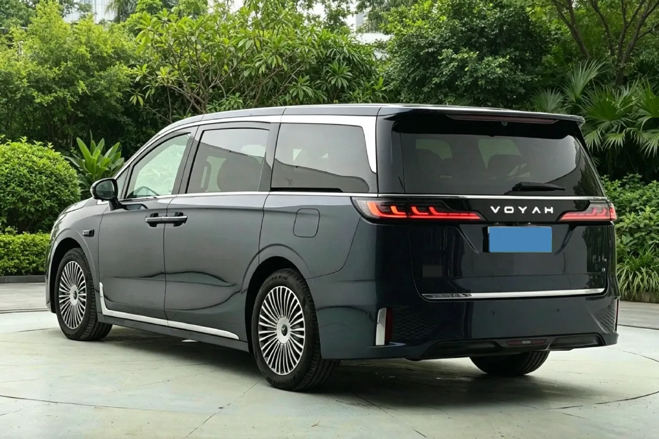 2025 Voyah Dream BEV 108.7KWH,autocango,china used car exporter,china ev exporter,chinese used car exporter,chinese used ev exporter