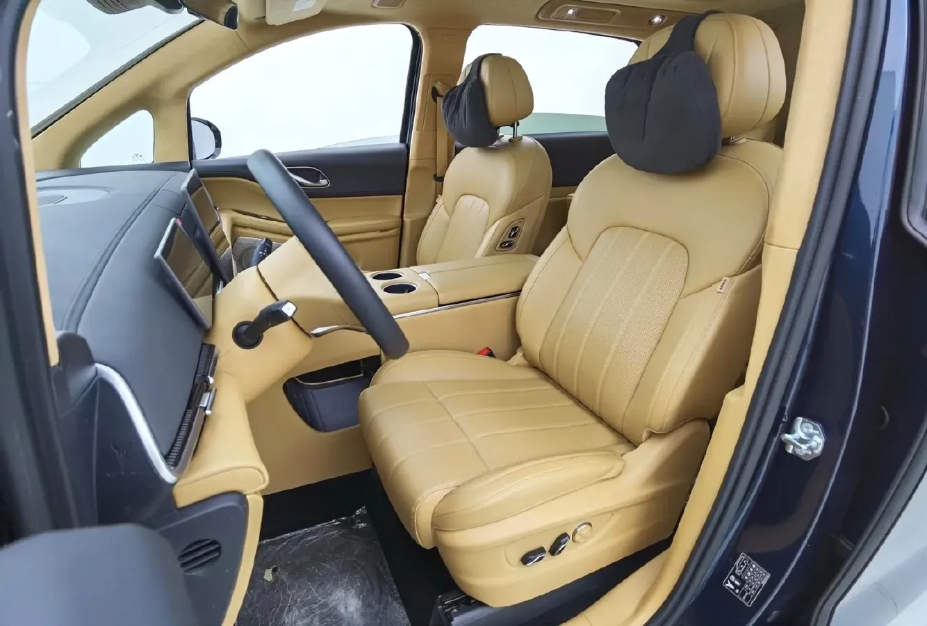 2025 Voyah Dream BEV 108.7KWH,autocango,china used car exporter,china ev exporter,chinese used car exporter,chinese used ev exporter