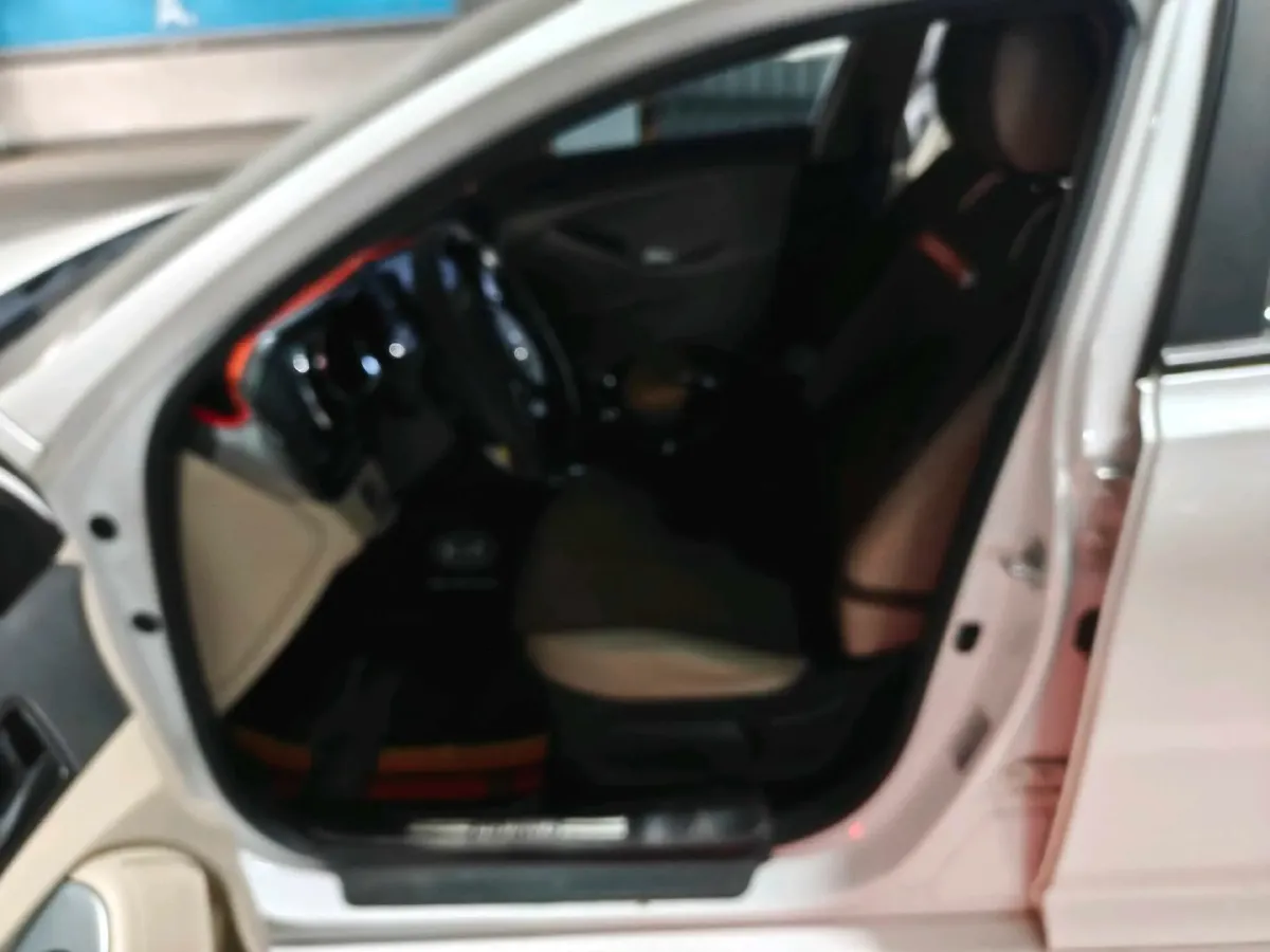 2015 Kia K5 2.0L 162HP L4 6MT,autocango,china used car exporter,china ev exporter,chinese used car exporter,chinese used ev exporter