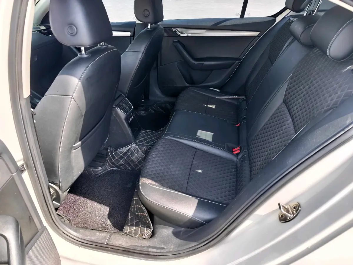 2019 Skoda Octavia 1.5L 116HP L4 6AT,autocango,china used car exporter,china ev exporter,chinese used car exporter,chinese used ev exporter