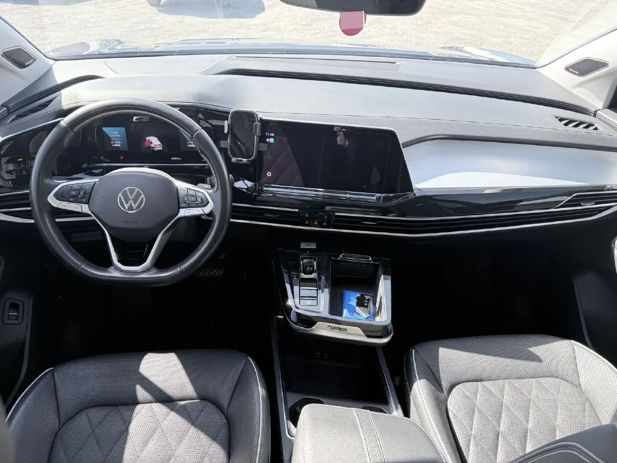 2022 Volkswagen Talagon 2.5T 299HP V6 7DCT,autocango,china used car exporter,china ev exporter,chinese used car exporter,chinese used ev exporter