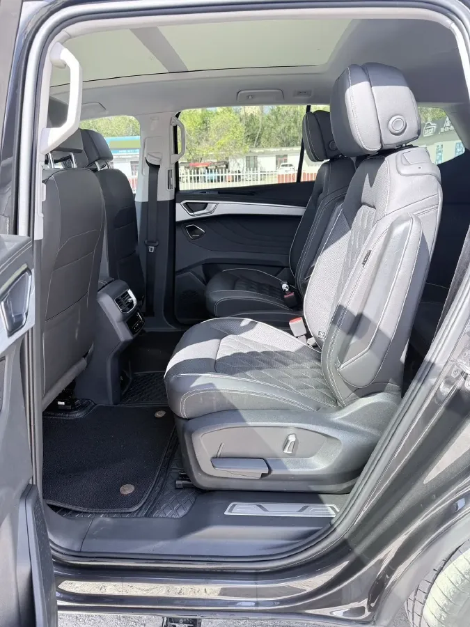 2022 Volkswagen Talagon 2.5T 299HP V6 7DCT,autocango,china used car exporter,china ev exporter,chinese used car exporter,chinese used ev exporter