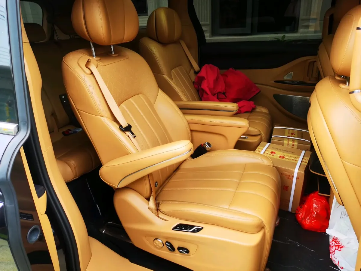 2024 Voyah Dream 1.5T 150HP L4 PHEV 43KWH,autocango,china used car exporter,china ev exporter,chinese used car exporter,chinese used ev exporter