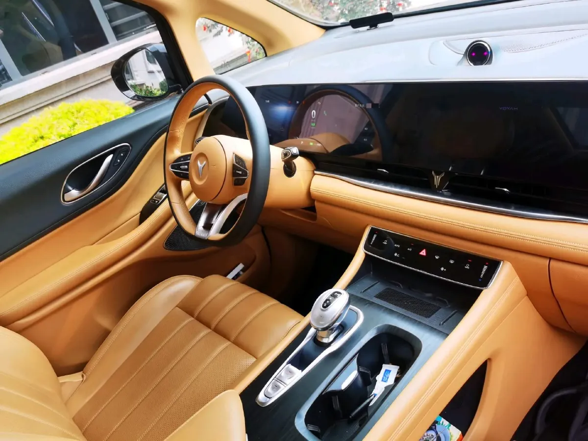 2024 Voyah Dream 1.5T 150HP L4 PHEV 43KWH,autocango,china used car exporter,china ev exporter,chinese used car exporter,chinese used ev exporter