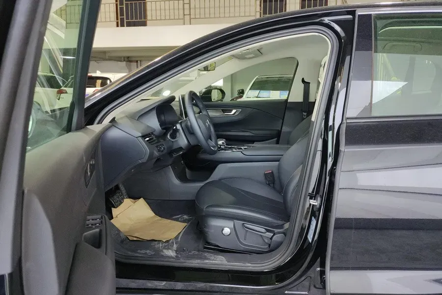 2022 HongQi E-QM5 BEV 54KWH,autocango,china used car exporter,china ev exporter,chinese used car exporter,chinese used ev exporter