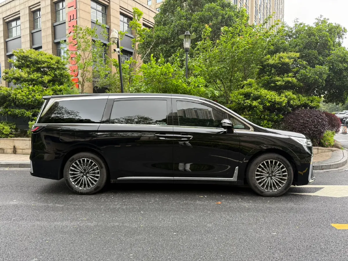 2026 Voyah Dream 1.5T 150HP L4 PHEV,autocango,china used car exporter,china ev exporter,chinese used car exporter,chinese used ev exporter