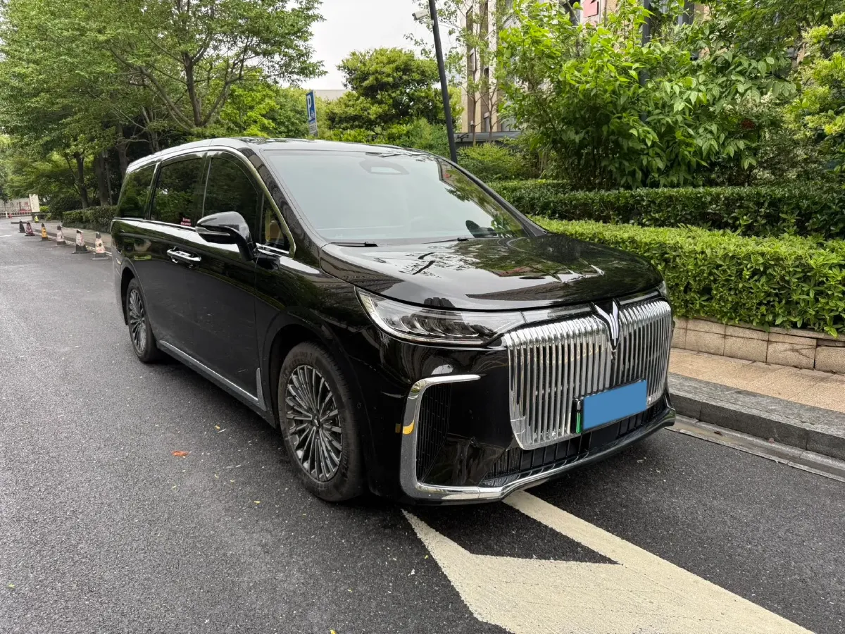 2026 Voyah Dream 1.5T 150HP L4 PHEV,autocango,china used car exporter,china ev exporter,chinese used car exporter,chinese used ev exporter