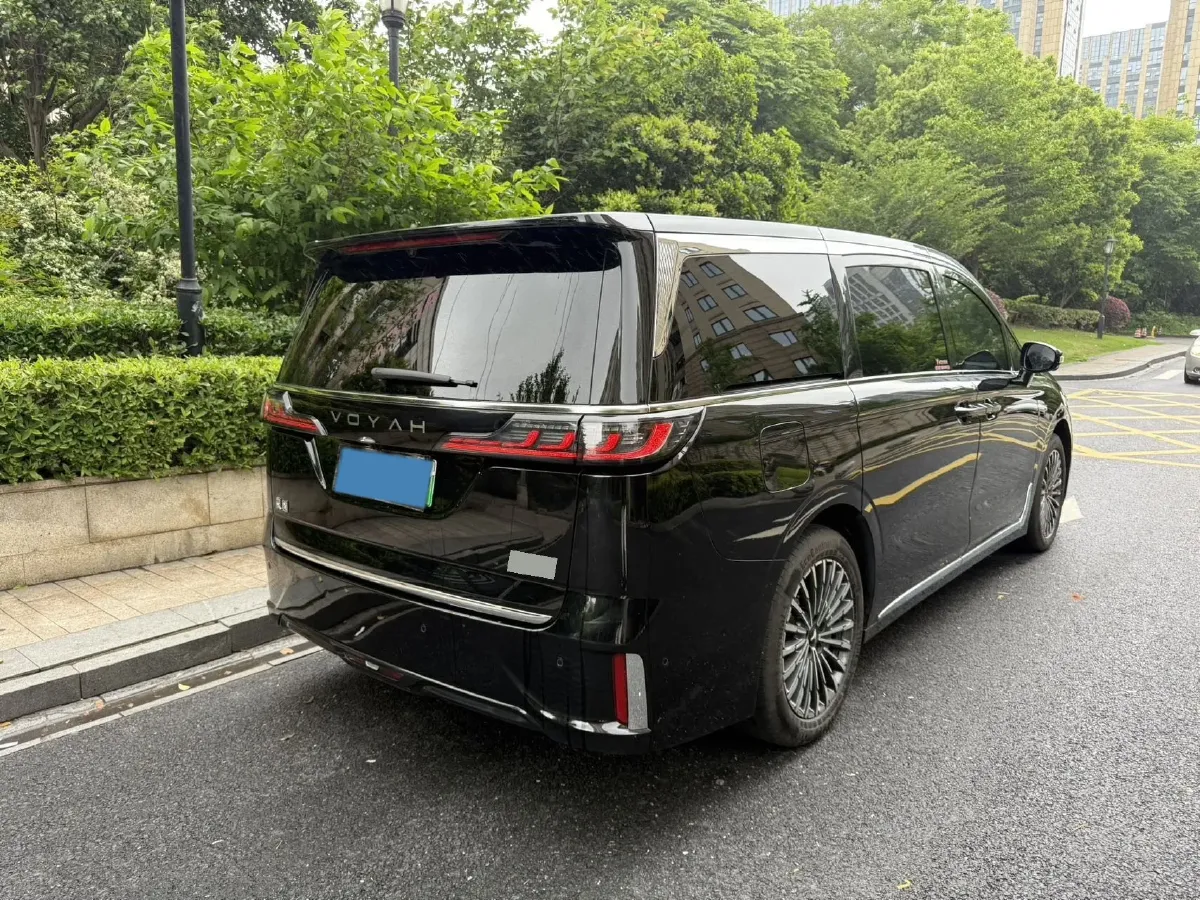 2026 Voyah Dream 1.5T 150HP L4 PHEV,autocango,china used car exporter,china ev exporter,chinese used car exporter,chinese used ev exporter