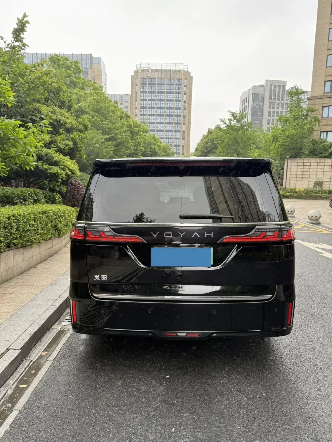 2026 Voyah Dream 1.5T 150HP L4 PHEV,autocango,china used car exporter,china ev exporter,chinese used car exporter,chinese used ev exporter