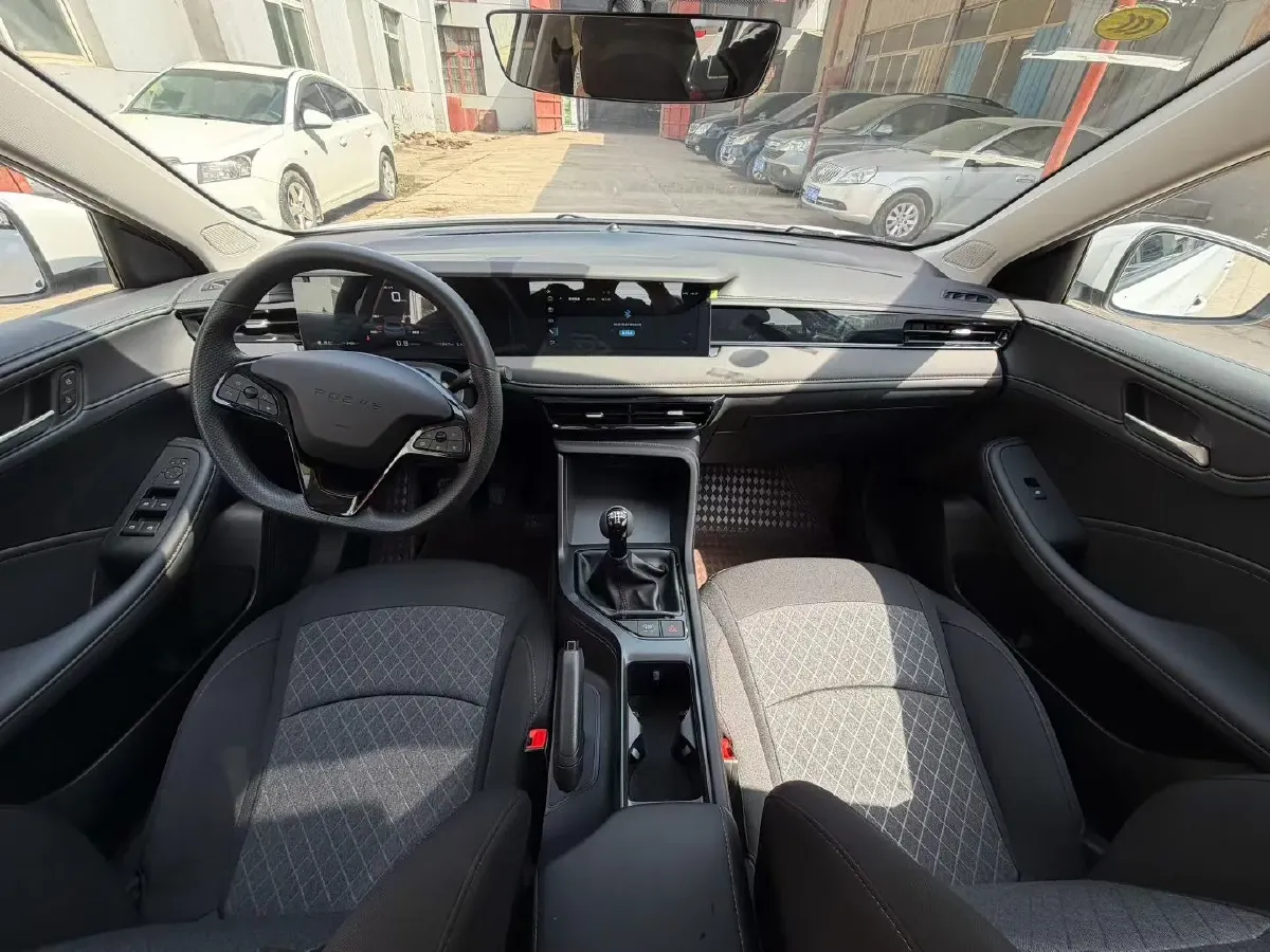 2023 Roewe i5 1.5L 129HP L4 5MT,autocango,china used car exporter,china ev exporter,chinese used car exporter,chinese used ev exporter