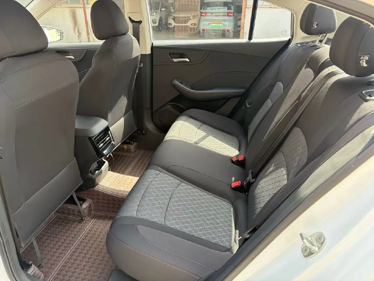 2023 Roewe i5 1.5L 129HP L4 5MT,autocango,china used car exporter,china ev exporter,chinese used car exporter,chinese used ev exporter