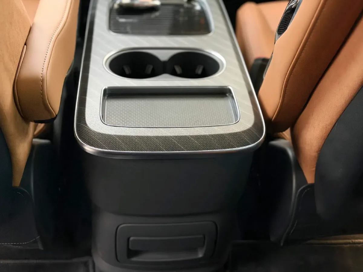 2024 HongQi HQ9 2.0T 163HP L4 1DHT PHEV 20.14KWH,autocango,china used car exporter,china ev exporter,chinese used car exporter,chinese used ev exporter