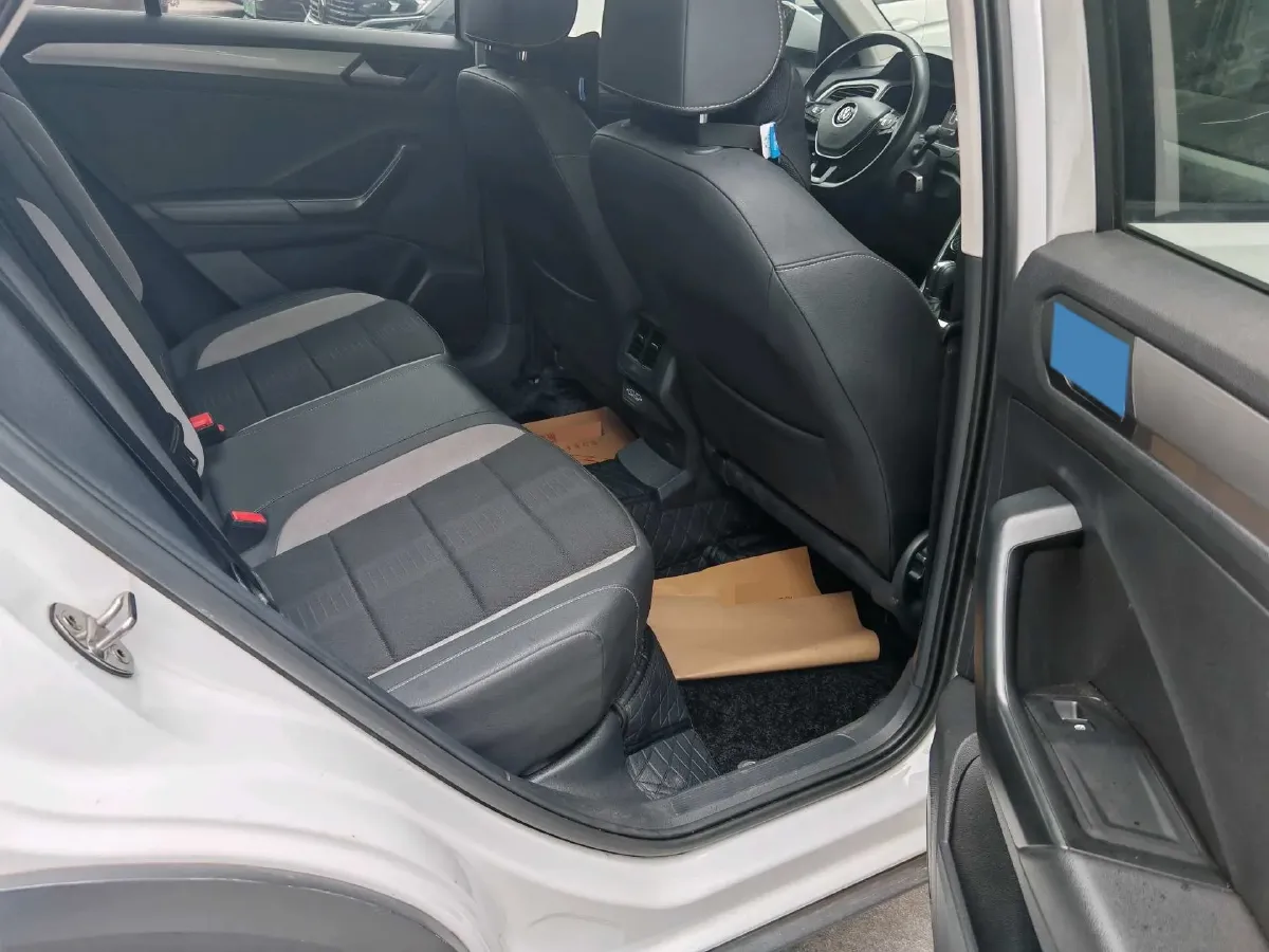 2019 Volkswagen T-Roc 1.4T 131HP L4 7DCT,autocango,china used car exporter,china ev exporter,chinese used car exporter,chinese used ev exporter