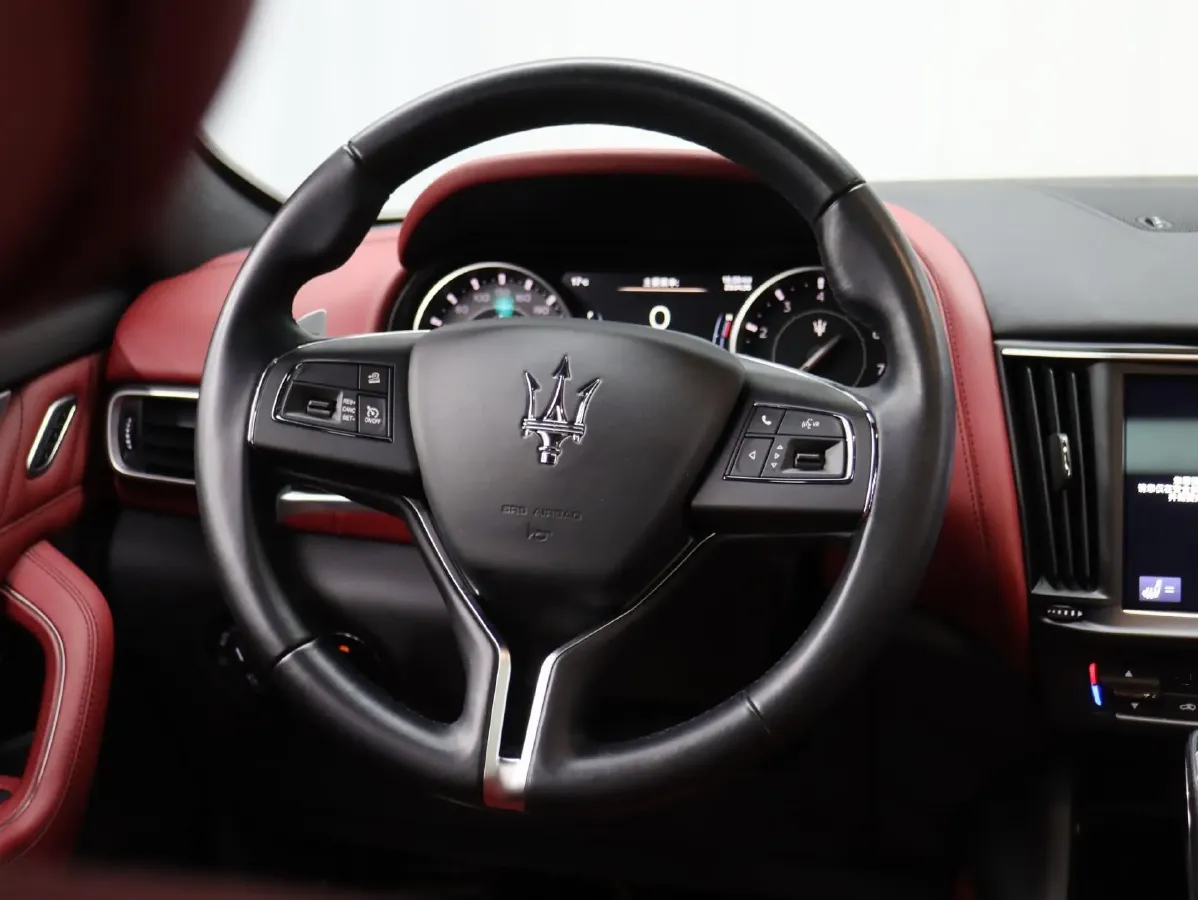 2022 Maserati Levante 2.0T 330HP L4 8AT,autocango,china used car exporter,china ev exporter,chinese used car exporter,chinese used ev exporter