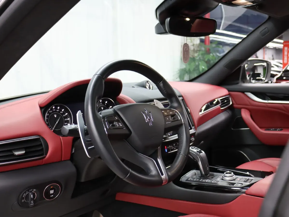 2022 Maserati Levante 2.0T 330HP L4 8AT,autocango,china used car exporter,china ev exporter,chinese used car exporter,chinese used ev exporter