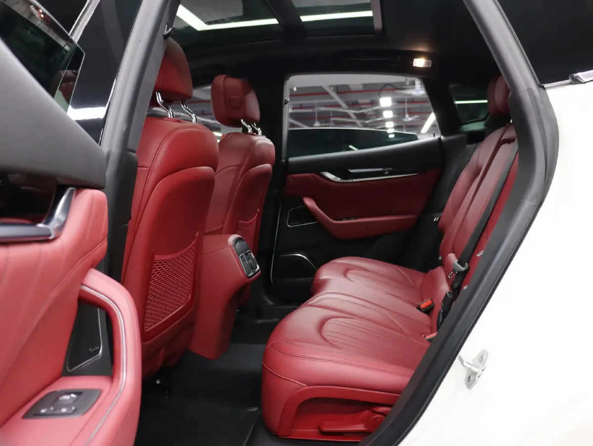 2022 Maserati Levante 2.0T 330HP L4 8AT,autocango,china used car exporter,china ev exporter,chinese used car exporter,chinese used ev exporter