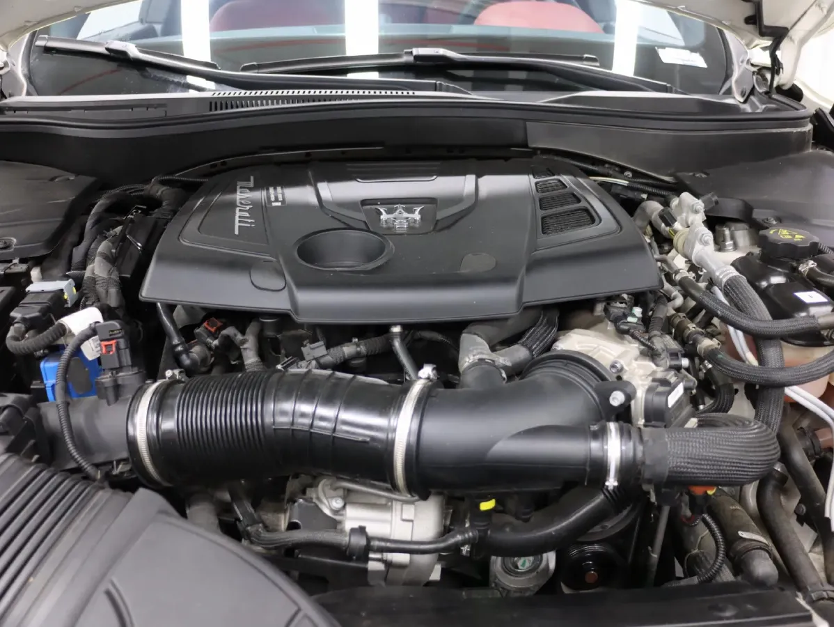 2022 Maserati Levante 2.0T 330HP L4 8AT,autocango,china used car exporter,china ev exporter,chinese used car exporter,chinese used ev exporter