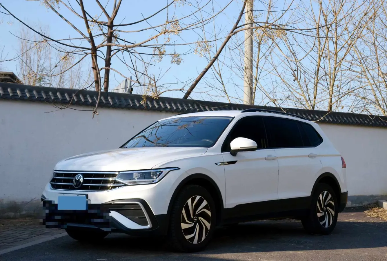 2023 Volkswagen Tiguan L 1.5T 160HP L4 7DCT,autocango,china used car exporter,china ev exporter,chinese used car exporter,chinese used ev exporter