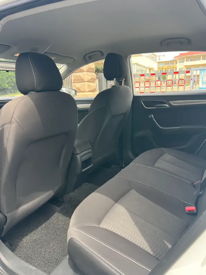 2017 Roewe i6 1.0T 125HP L3 2AT PHEV,autocango,china used car exporter,china ev exporter,chinese used car exporter,chinese used ev exporter