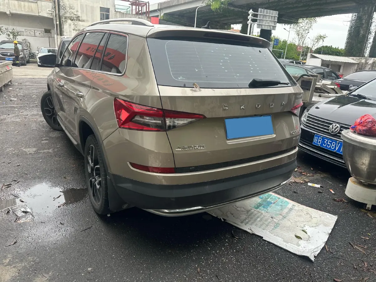 2021 Skoda Kodiak 2.0T 186HP L4 7DCT,autocango,china used car exporter,china ev exporter,chinese used car exporter,chinese used ev exporter