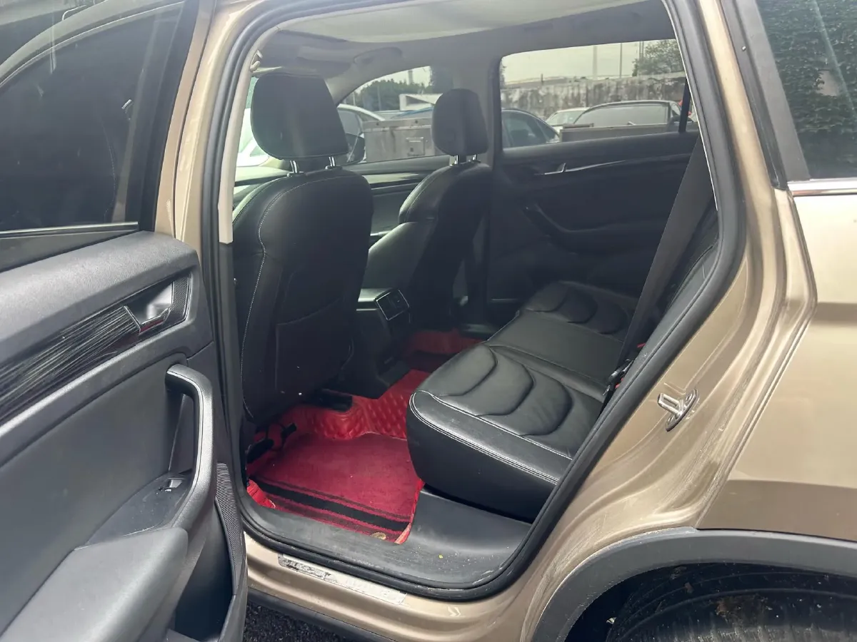 2021 Skoda Kodiak 2.0T 186HP L4 7DCT,autocango,china used car exporter,china ev exporter,chinese used car exporter,chinese used ev exporter