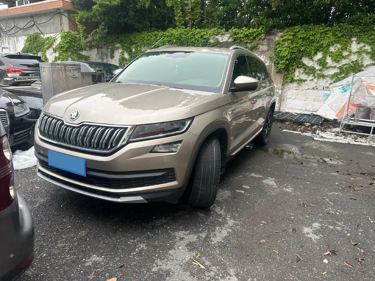 2021 Skoda Kodiak 2.0T 186HP L4 7DCT,autocango,china used car exporter,china ev exporter,chinese used car exporter,chinese used ev exporter