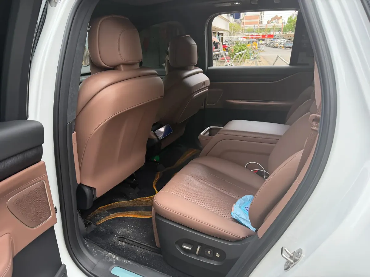 2024 Porsche Macan All-Electric BEV 100KWH,autocango,china used car exporter,china ev exporter,chinese used car exporter,chinese used ev exporter