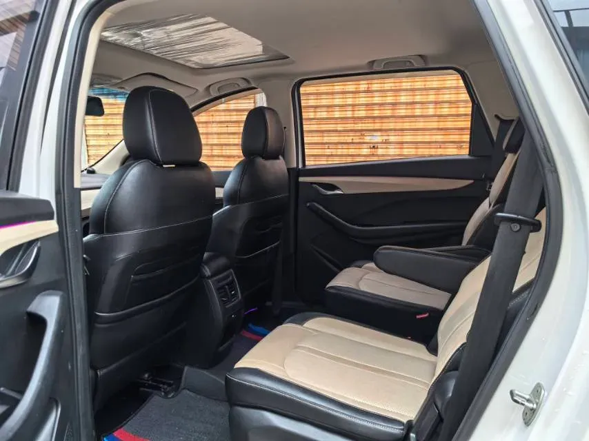 2018 BaoJun 530 1.5T 150HP L4 6MT,autocango,china used car exporter,china ev exporter,chinese used car exporter,chinese used ev exporter