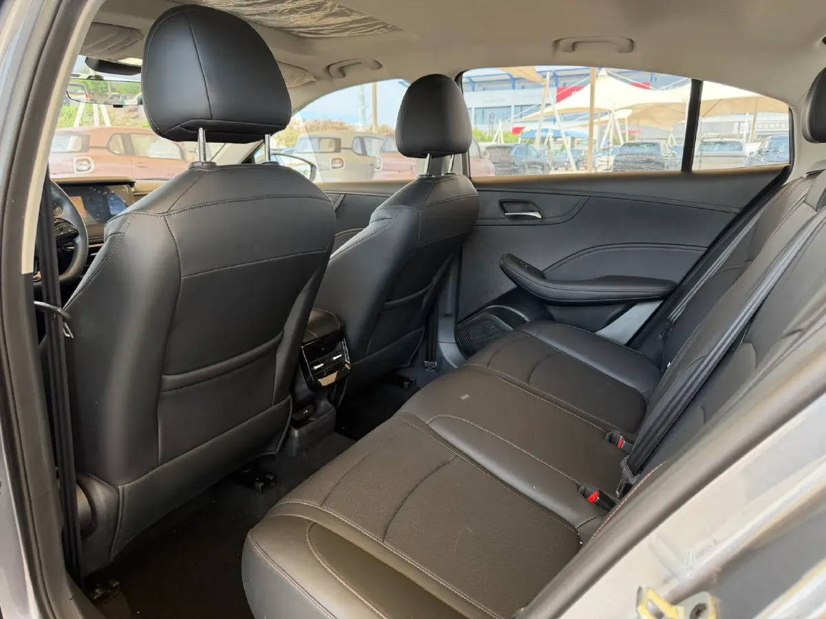 2024 Roewe i5 1.5L 129HP L4 CVT,autocango,china used car exporter,china ev exporter,chinese used car exporter,chinese used ev exporter