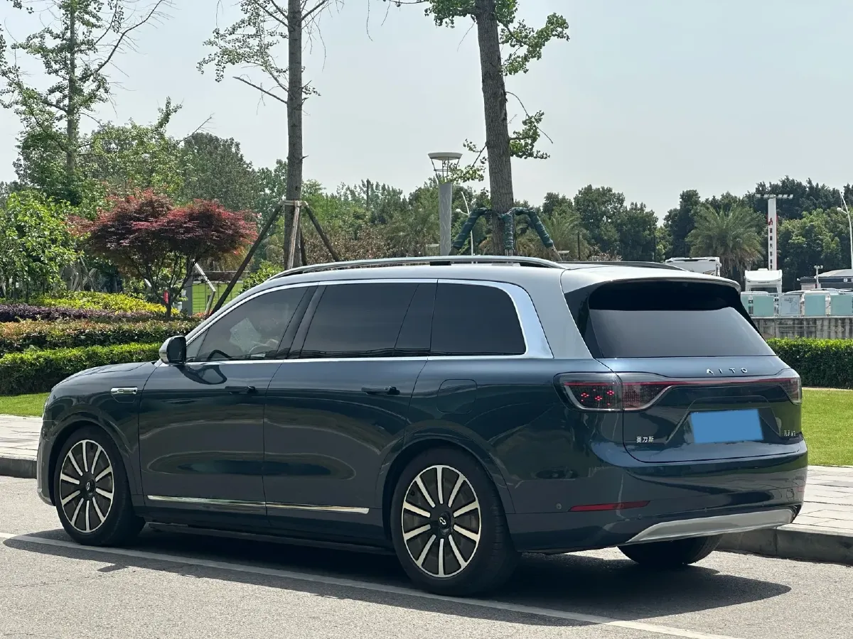 2024 AITO AITO M9 1.5T 152HP L4 REEV 42KWH,autocango,china used car exporter,china ev exporter,chinese used car exporter,chinese used ev exporter