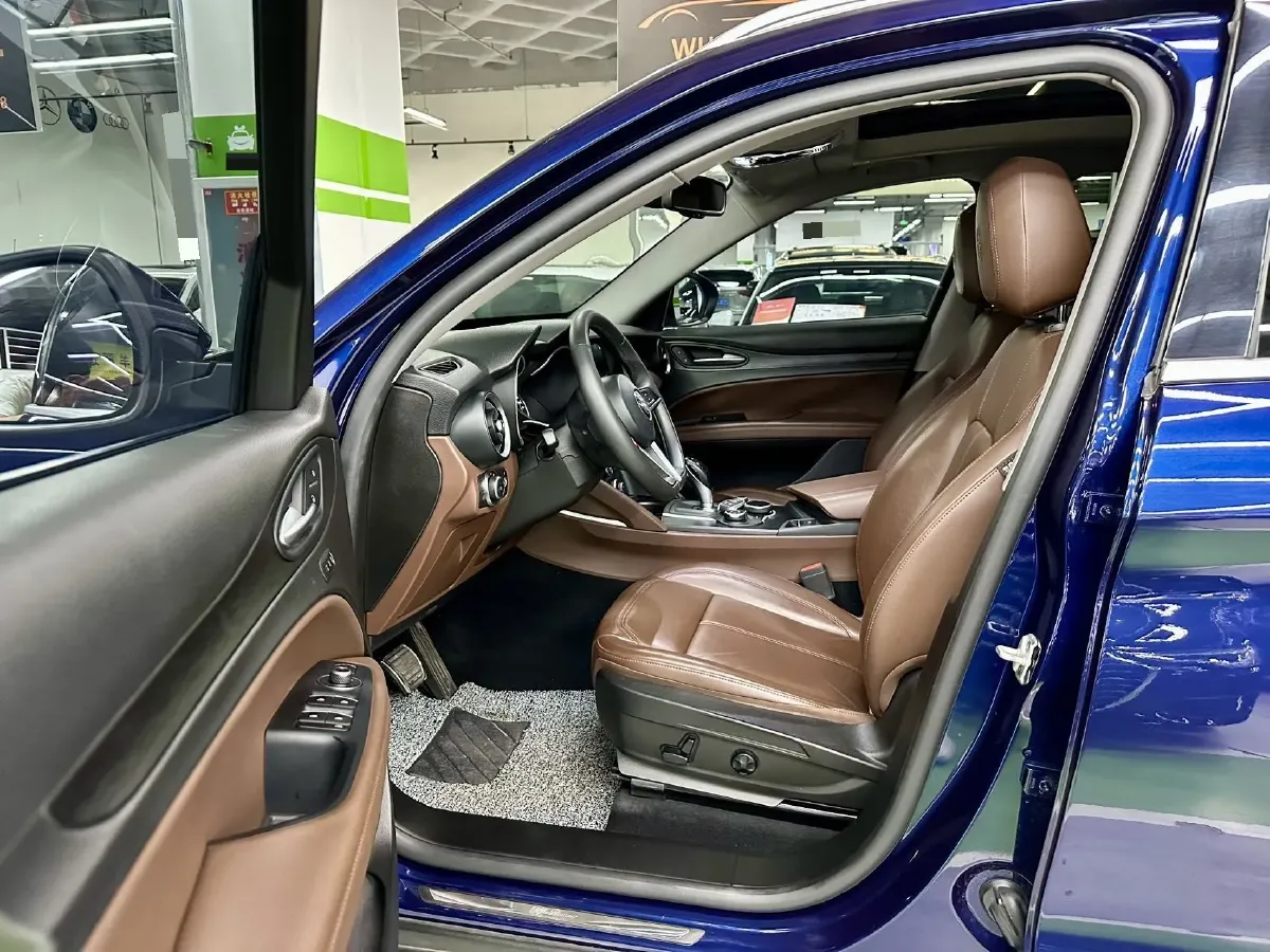 2017 Jaguar XE 2.0T 240HP L4 8AT,autocango,china used car exporter,china ev exporter,chinese used car exporter,chinese used ev exporter