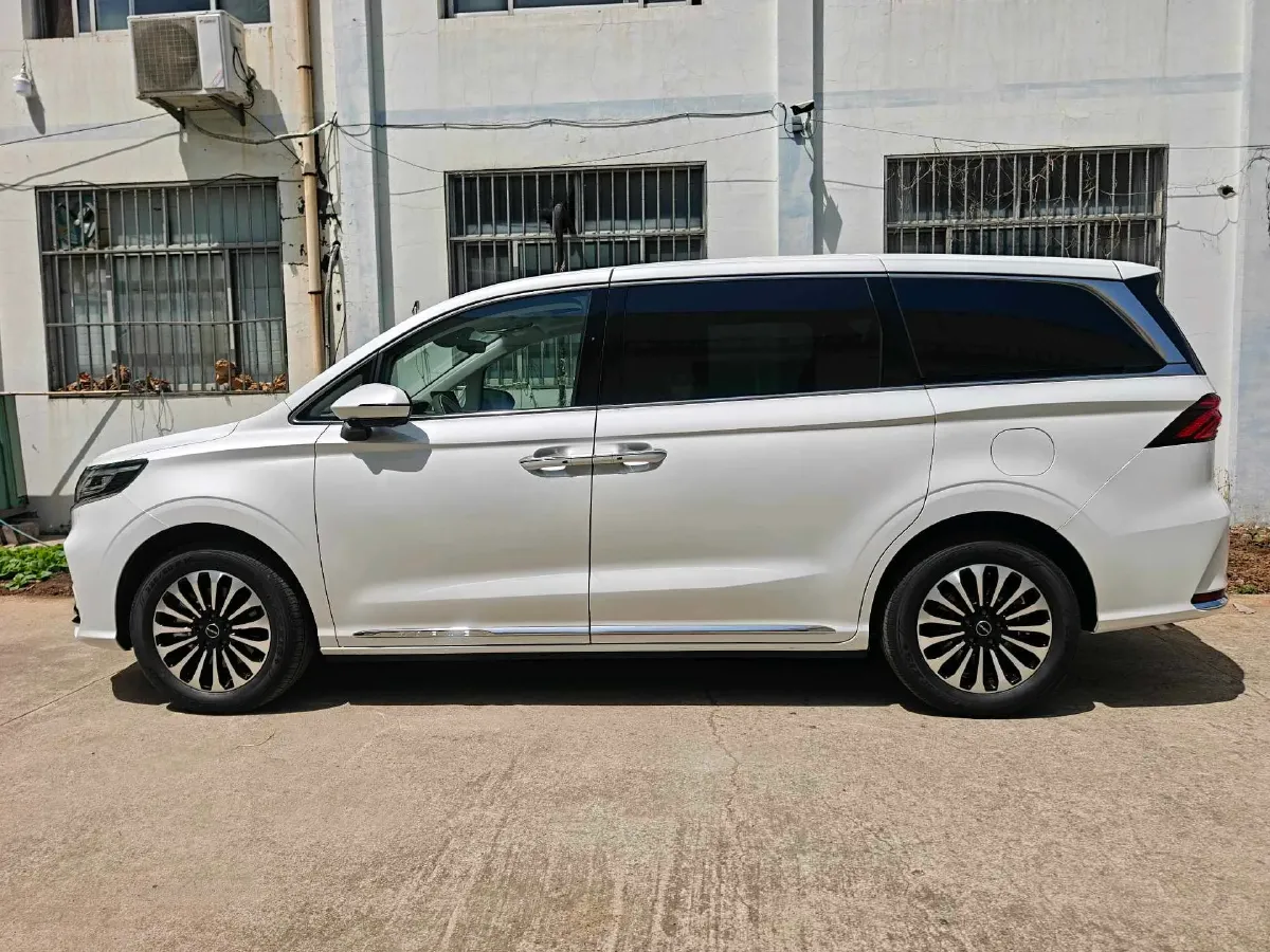 2025 Roewe iMAX8 1.5T 150HP L4 1DHT PHEV 24.7KWH,autocango,china used car exporter,china ev exporter,chinese used car exporter,chinese used ev exporter