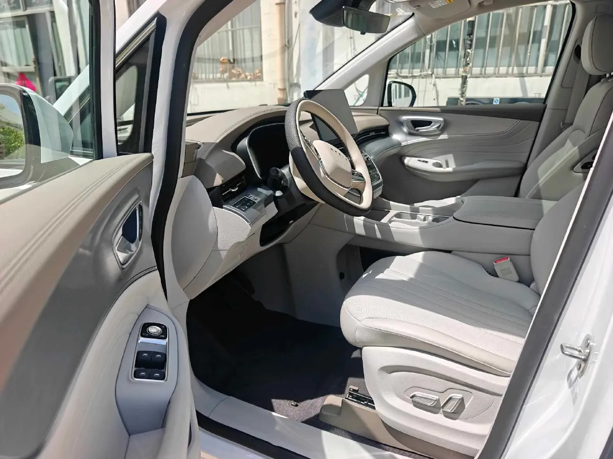 2025 Roewe iMAX8 1.5T 150HP L4 1DHT PHEV 24.7KWH,autocango,china used car exporter,china ev exporter,chinese used car exporter,chinese used ev exporter
