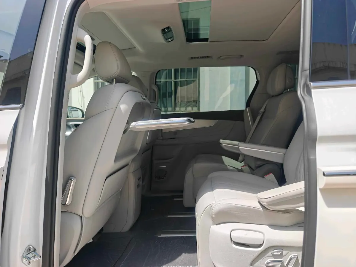 2025 Roewe iMAX8 1.5T 150HP L4 1DHT PHEV 24.7KWH,autocango,china used car exporter,china ev exporter,chinese used car exporter,chinese used ev exporter