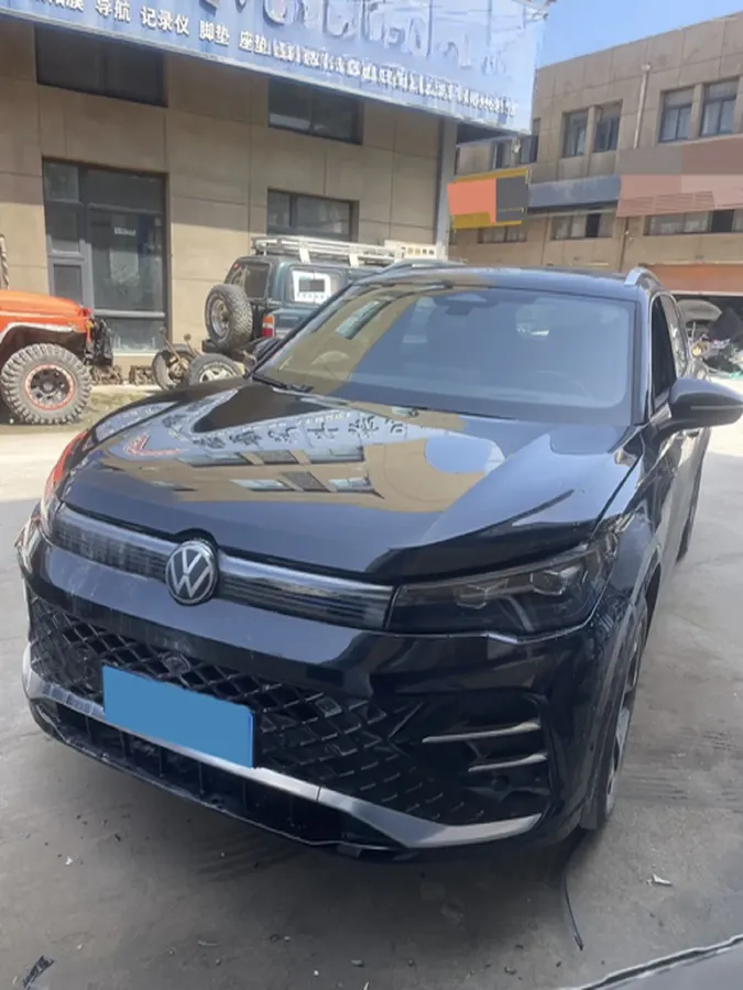 2025 Volkswagen Tiguan L 2.0T 220HP L4 7DCT,autocango,china used car exporter,china ev exporter,chinese used car exporter,chinese used ev exporter