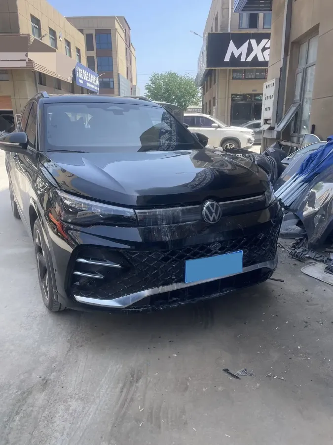 2025 Volkswagen Tiguan L 2.0T 220HP L4 7DCT,autocango,china used car exporter,china ev exporter,chinese used car exporter,chinese used ev exporter