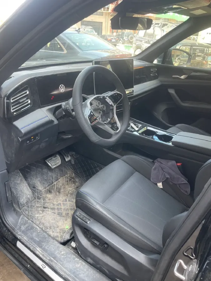 2025 Volkswagen Tiguan L 2.0T 220HP L4 7DCT,autocango,china used car exporter,china ev exporter,chinese used car exporter,chinese used ev exporter