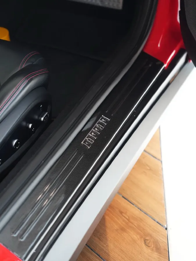 2016 Ferrari GTC4 Lusso 6.3L 690HP V12 7DCT,autocango,china used car exporter,china ev exporter,chinese used car exporter,chinese used ev exporter