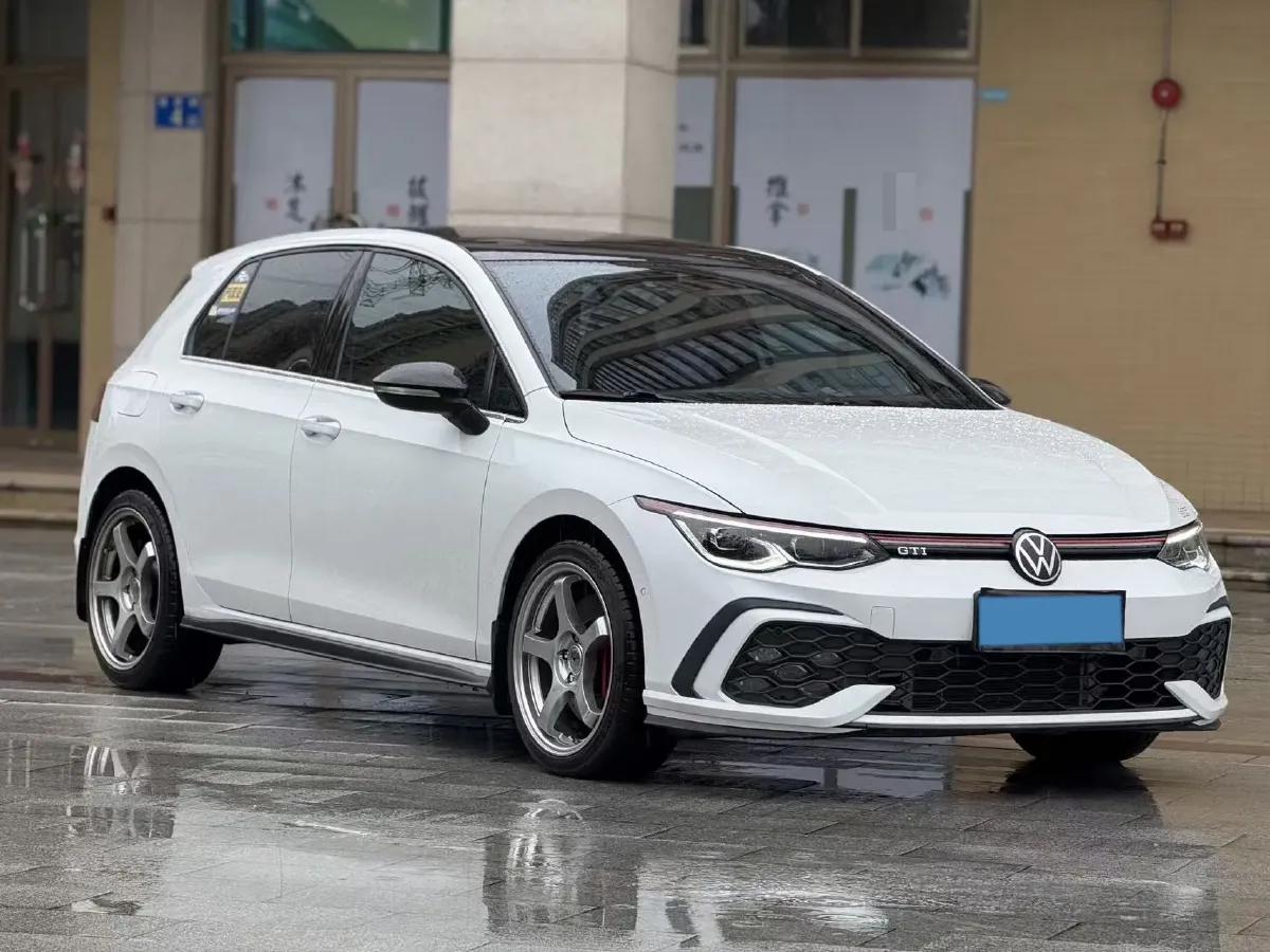 2021 Volkswagen GolfGTI 2.0T 220HP L4 7DCT,autocango,china used car exporter,china ev exporter,chinese used car exporter,chinese used ev exporter